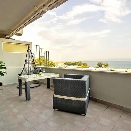 Znjan Beachfront Balcony 2plus2 Sea View דירה