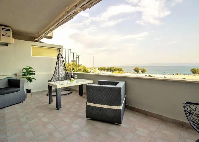 Znjan Beachfront Balcony 2plus2 Sea View Appartement