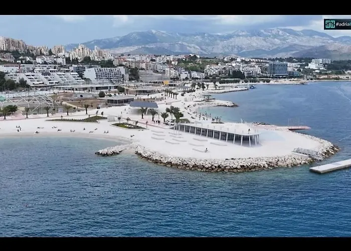 Znjan Beachfront Balcony 2plus2 Sea View Appartement *