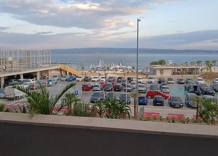 Znjan Beachfront Balcony 2plus2 Sea View Appartement *