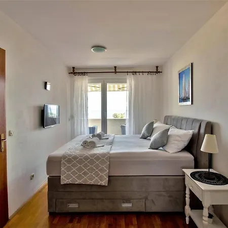 Apartman Znjan Beachfront Balcony 2plus2 Sea View Split