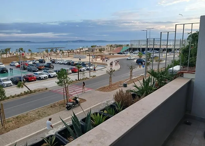 Znjan Beachfront Balcony 2plus2 Sea View Appartamento